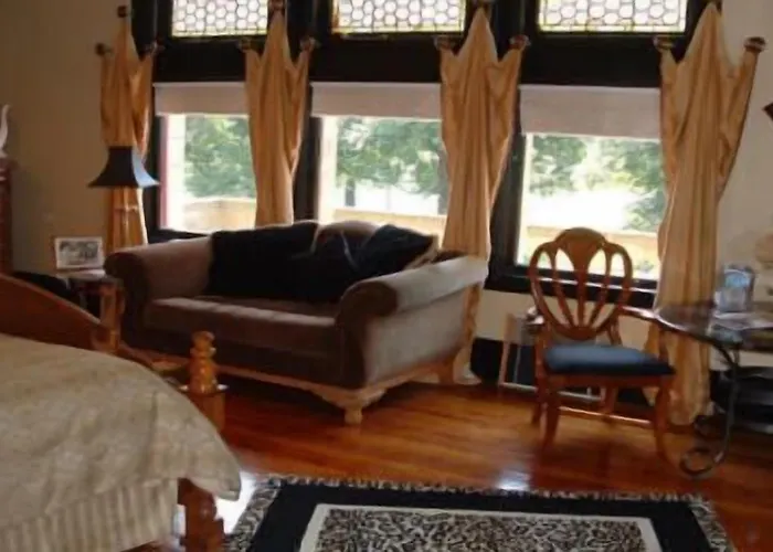 Boggs Mansion 3*