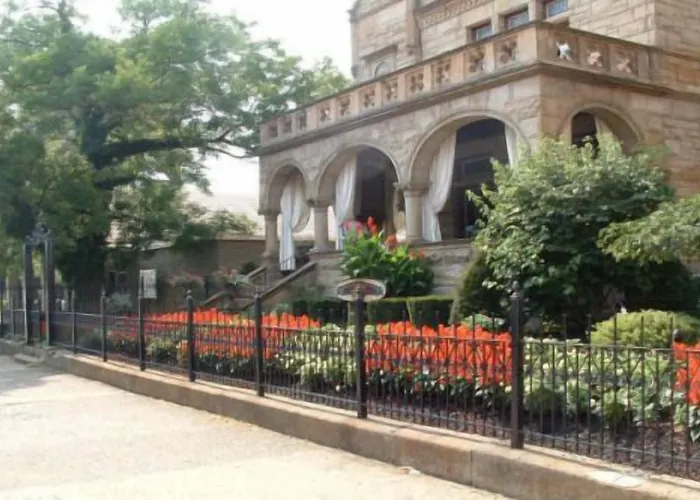 Boggs Mansion Hotel