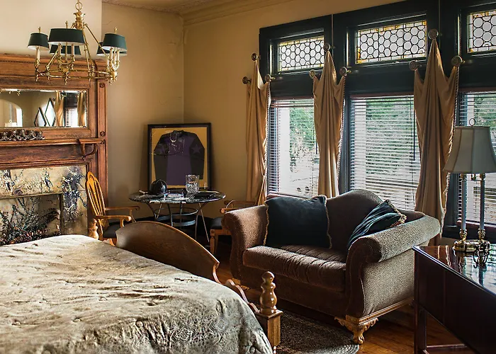 Boggs Mansion 3*